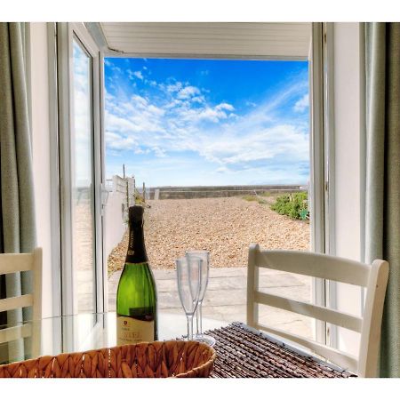 Pass The Keys Shore To Please - Sea Views And Beach Front Modern 1Bed Apt With Sofabed Πόρτσμουθ Εξωτερικό φωτογραφία