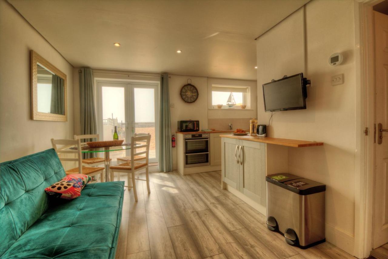 Pass The Keys Shore To Please - Sea Views And Beach Front Modern 1Bed Apt With Sofabed Πόρτσμουθ Εξωτερικό φωτογραφία