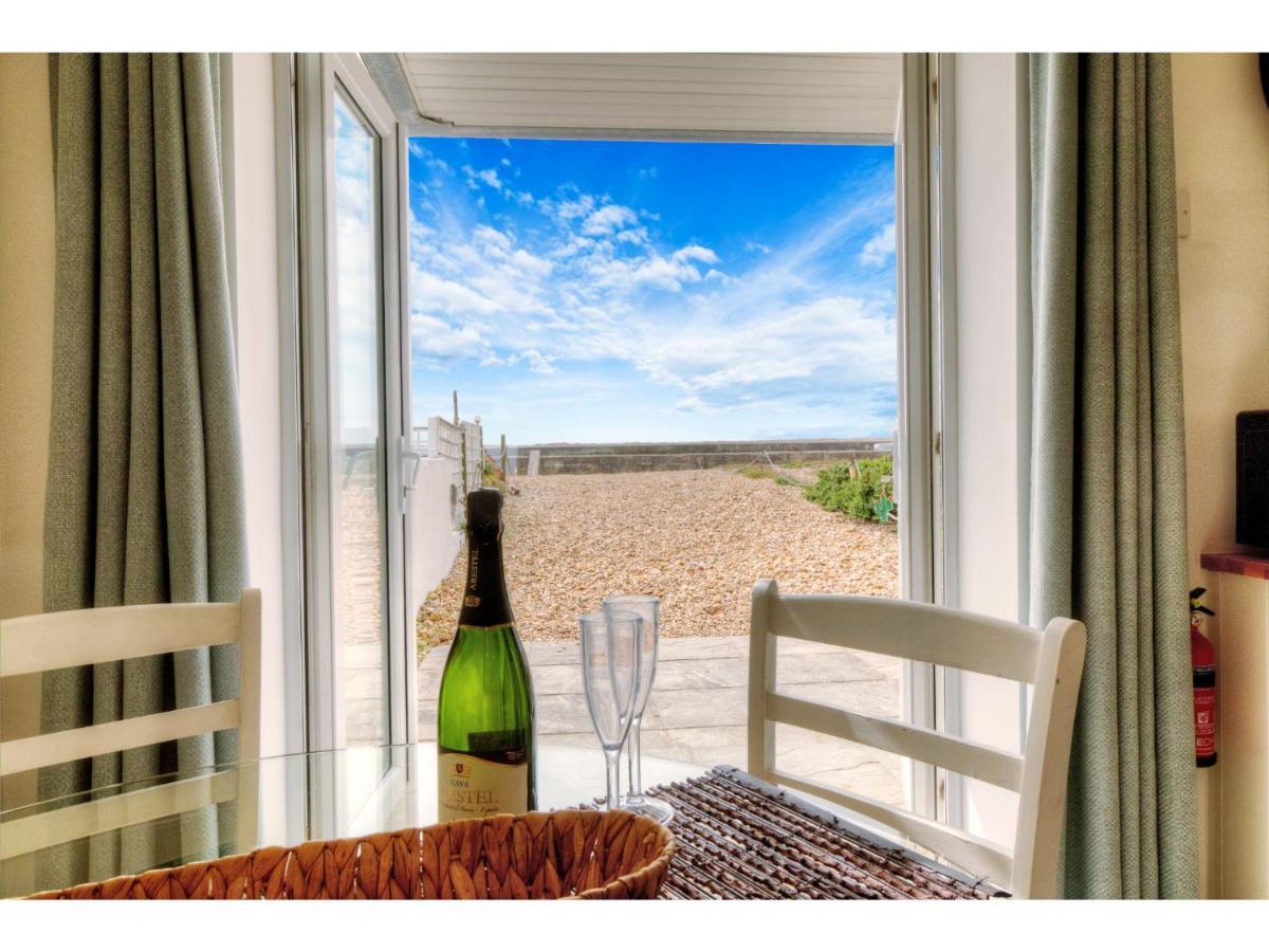 Pass The Keys Shore To Please - Sea Views And Beach Front Modern 1Bed Apt With Sofabed Πόρτσμουθ Εξωτερικό φωτογραφία